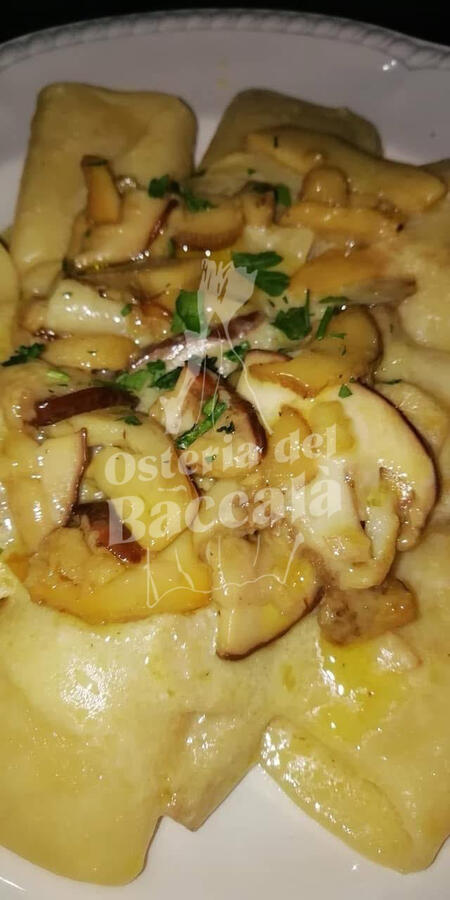 Paccheri con porcini e baccalà osteria del baccalà