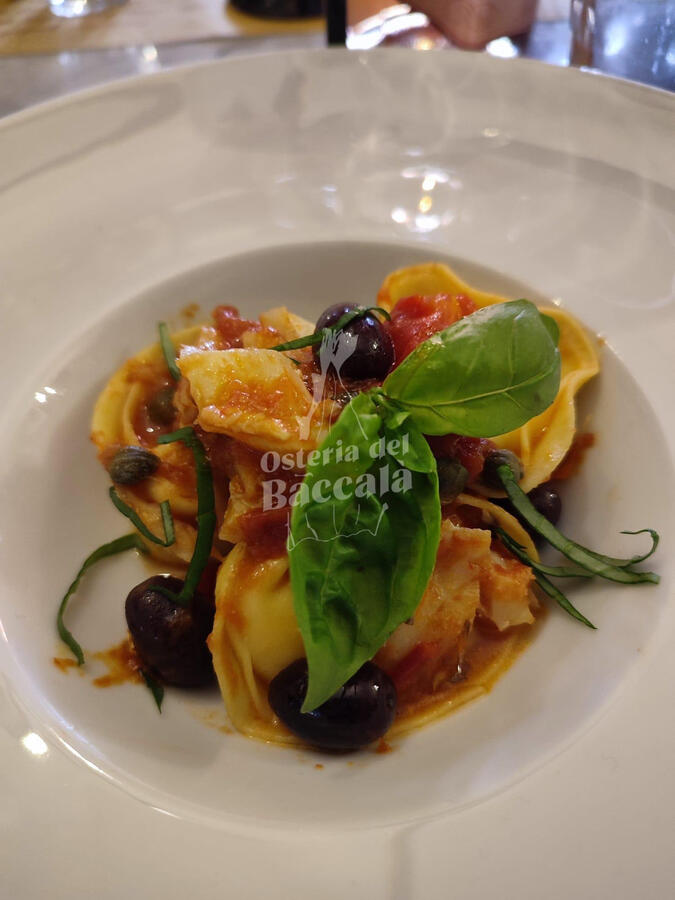 Tortellone ripieno di burrata e salsa al baccalà Tortellone ripieno di burrata e salsa al baccalà osteria del baccalà