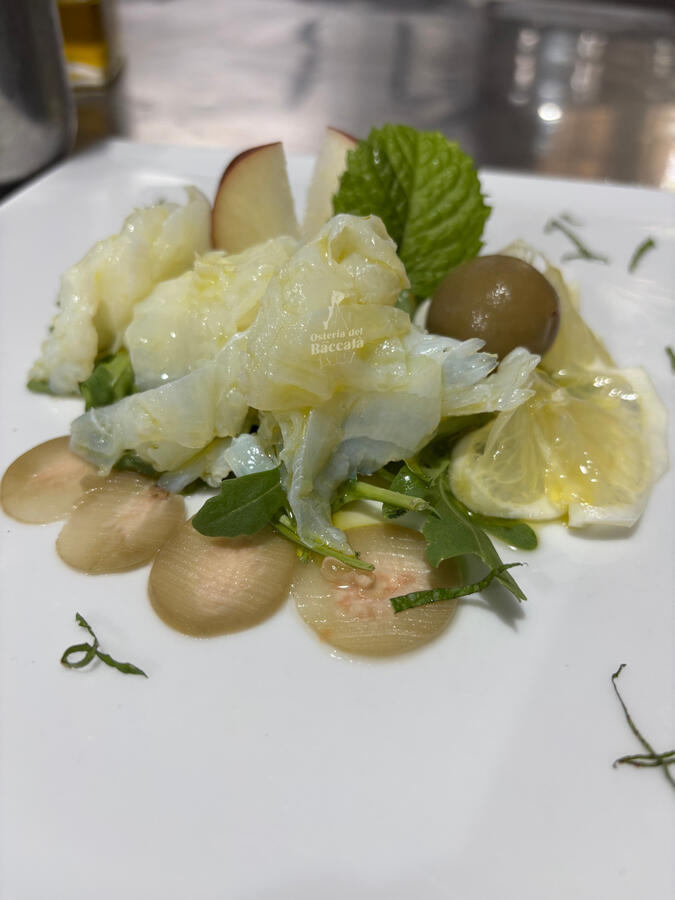 Carpaccio di mussillo peschiole e mela annurca Carpaccio di mussillo peschiole e mela annurca osteria del baccalà